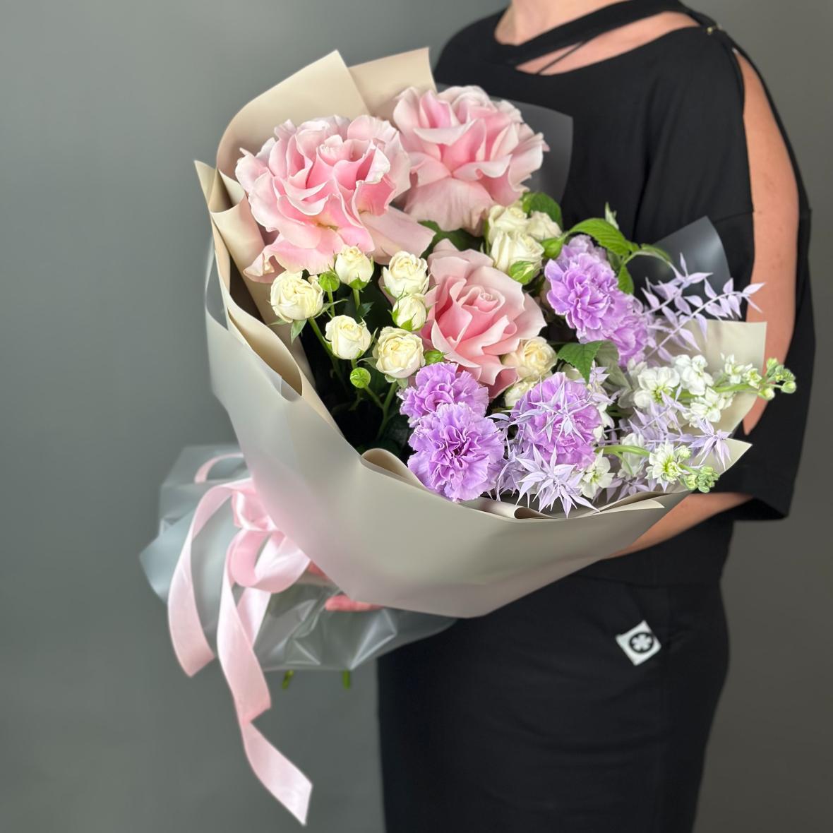 нежный поцелуй в париже